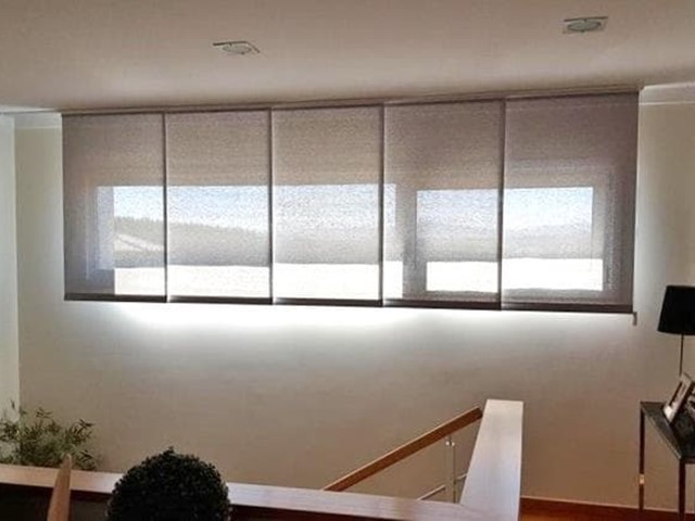 Diferencias entre las cortinas verticales y el panel japonés