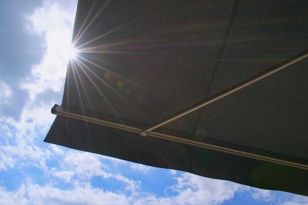 Protege tu casa con la instalación de un toldo a medida